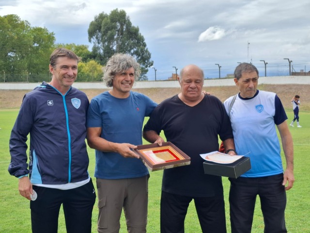 Con un emotivo homenaje, comenz� el torneo �Mario Buceta�